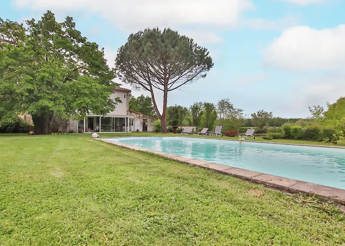 Domaine D\'Aromm - Chambres D\'Hotes & Gites - Piscine, Etangs & Animaux - Au Calme