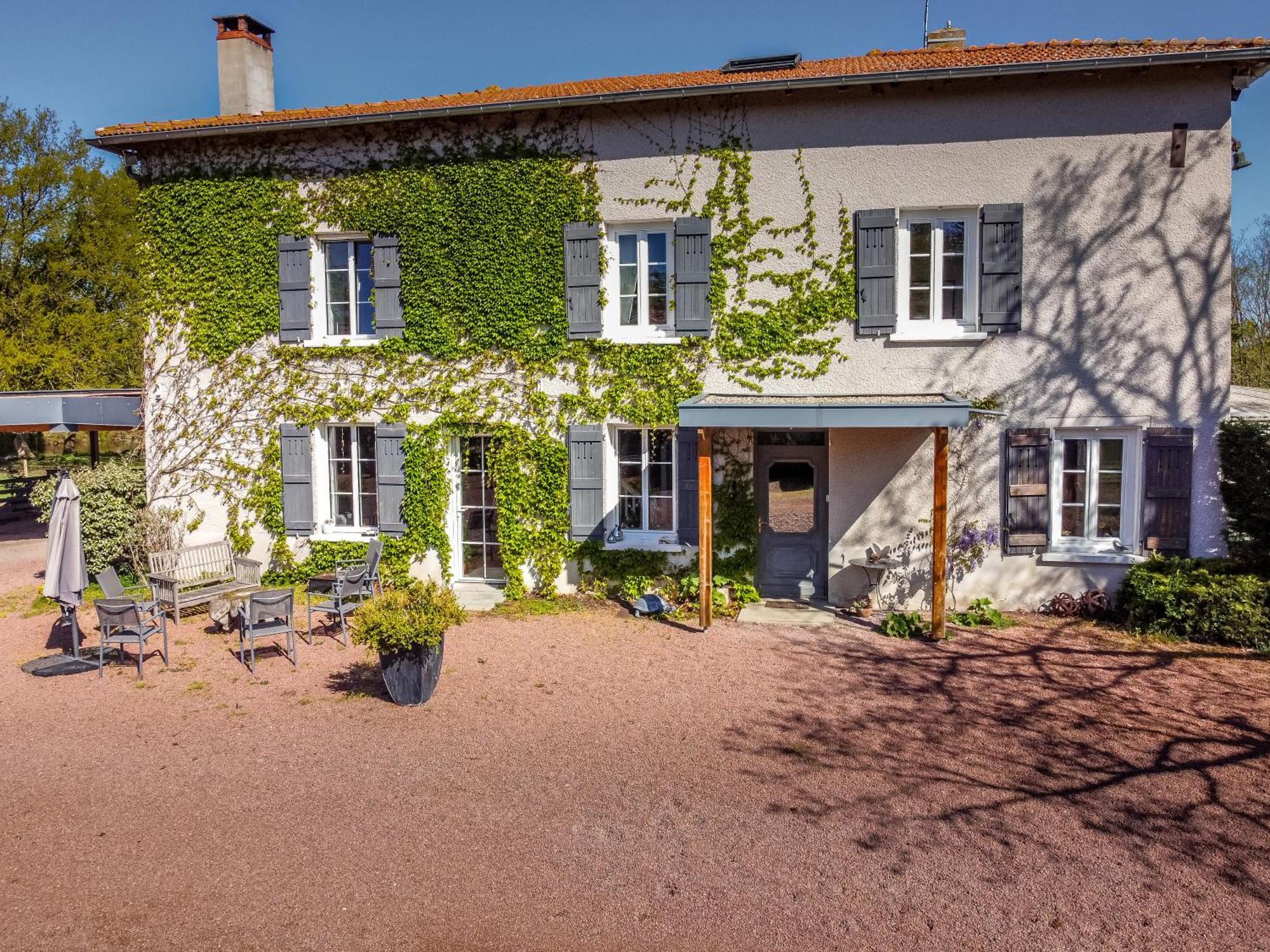 Domaine D'aromm - D'hotes & - Piscine, Etangs & Animaux - Au Calme Guest house *