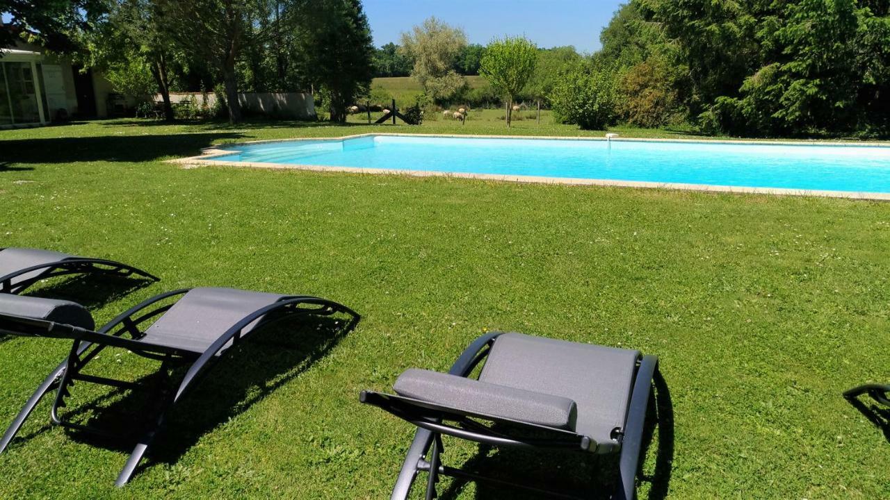 Domaine D'aromm - D'hotes & - Piscine, Etangs & Animaux - Au Calme Guest house *